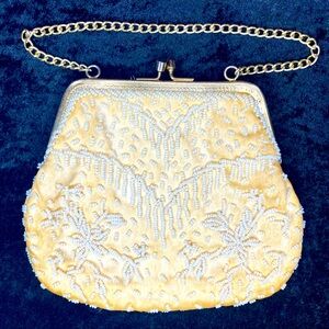 VTG ,VIP Bag By Walborg Hand Made in Hong Kong White Creme Beaded Chain Clutch.